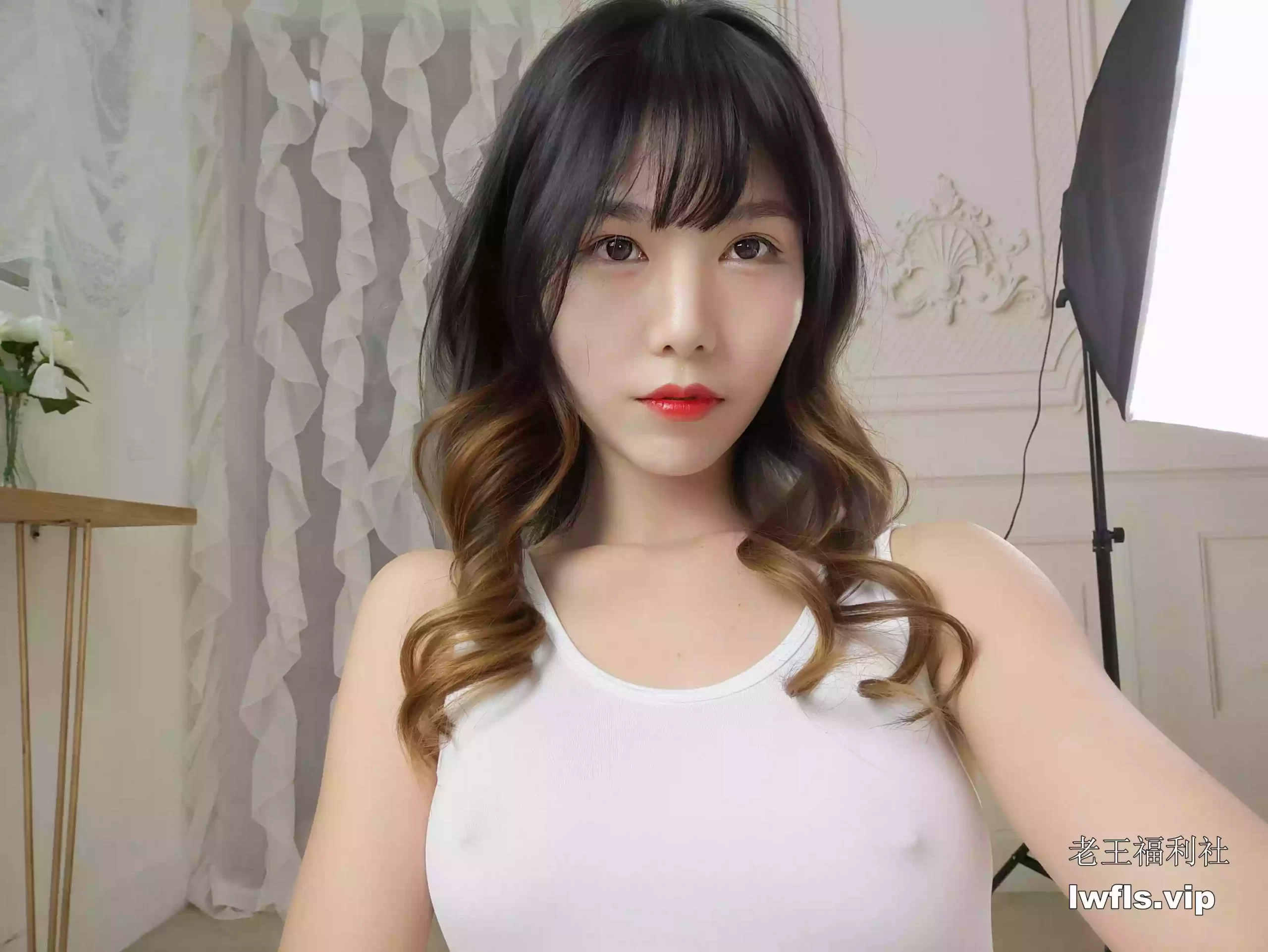 抖娘-利世NO.005-白色死库水激凸自拍 [36P]