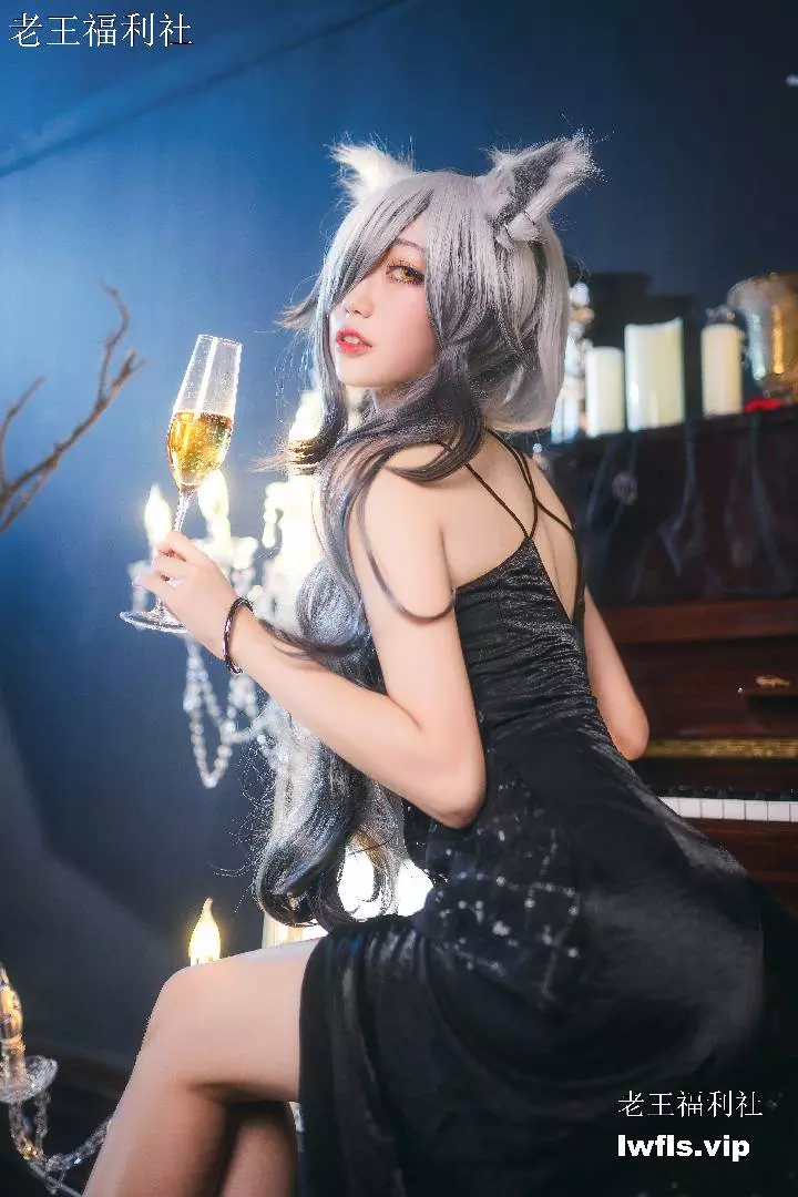 周叽叽是可爱兔兔 NO.001-周年礼服 [24P]