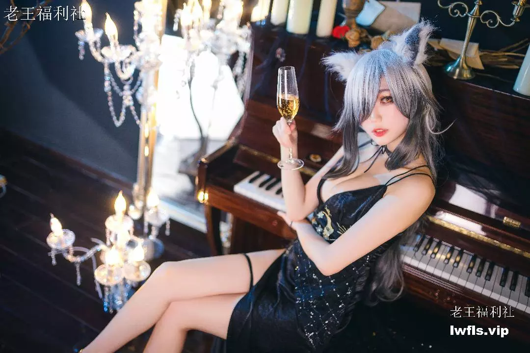 周叽叽是可爱兔兔 NO.001-周年礼服 [24P]