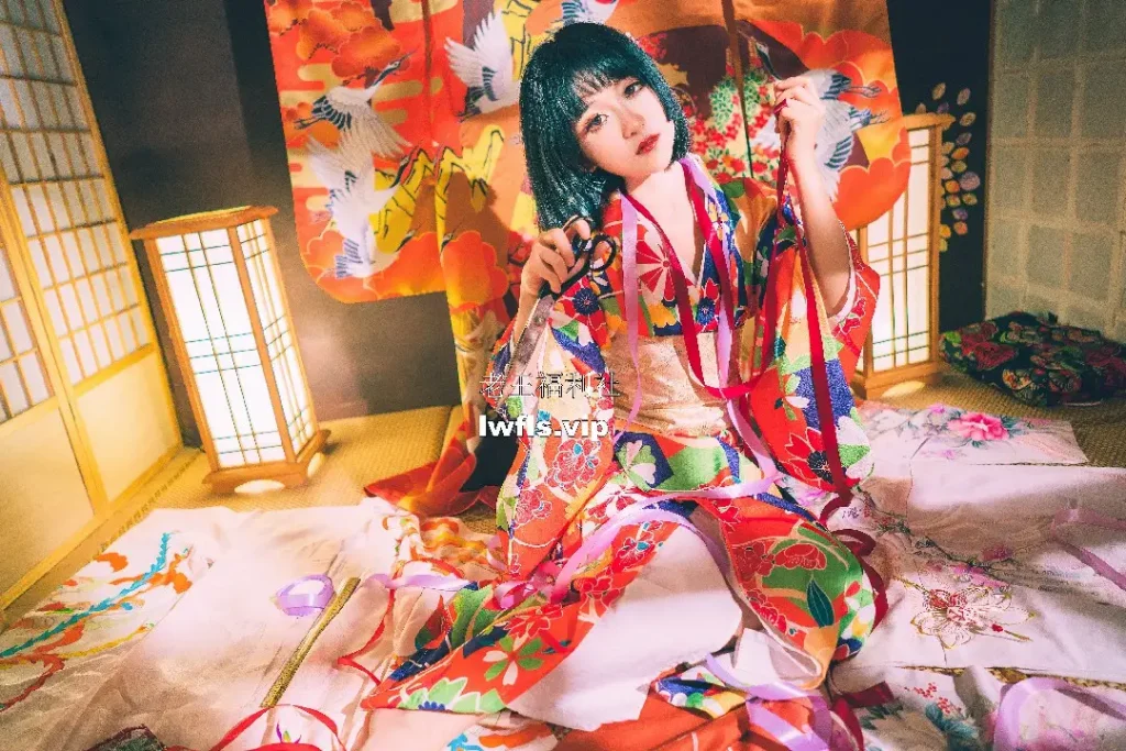 黄金二逼王 - 制衣美女写真图片欣赏