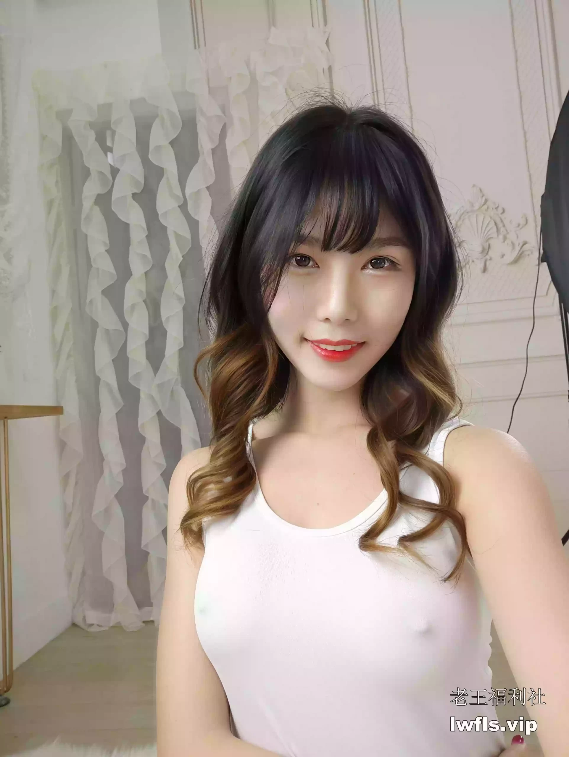 抖娘-利世NO.005-白色死库水激凸自拍 [36P]