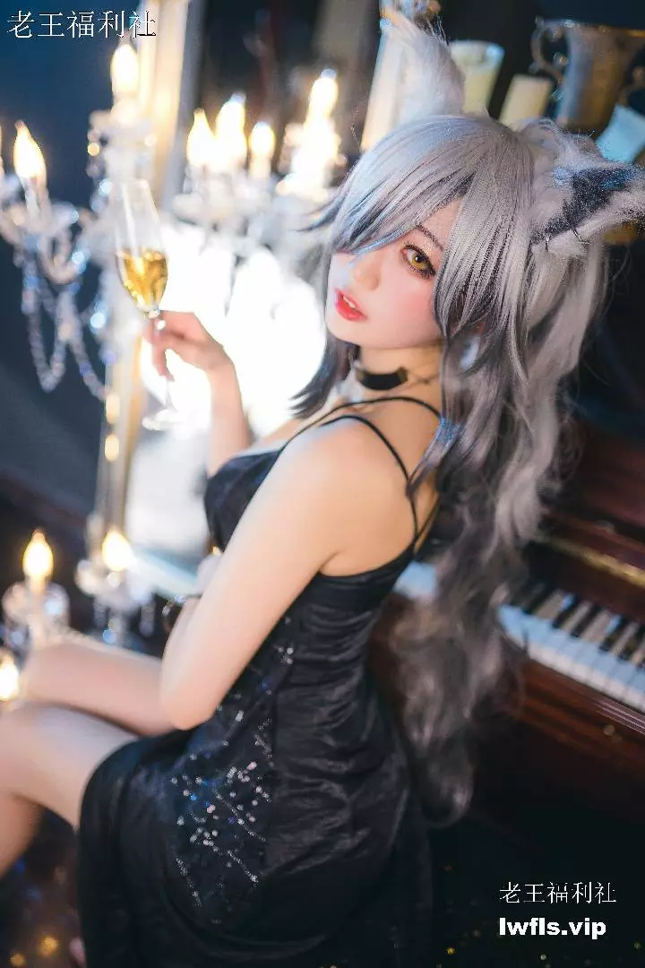 周叽叽是可爱兔兔 NO.001-周年礼服 [24P]