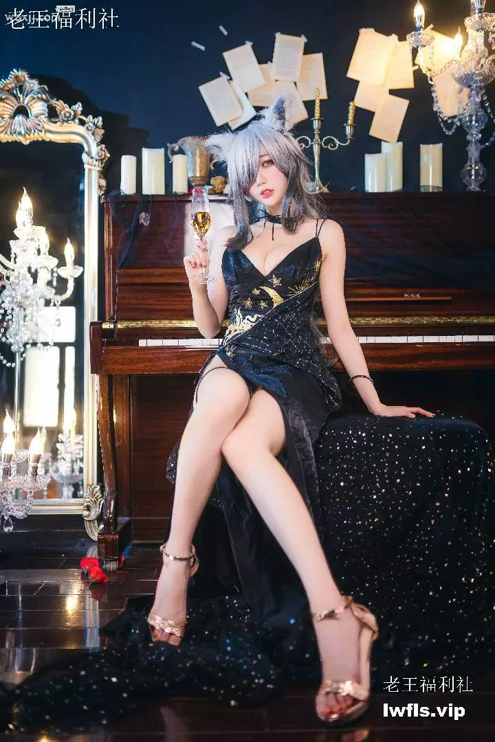 周叽叽是可爱兔兔 NO.001-周年礼服 [24P]